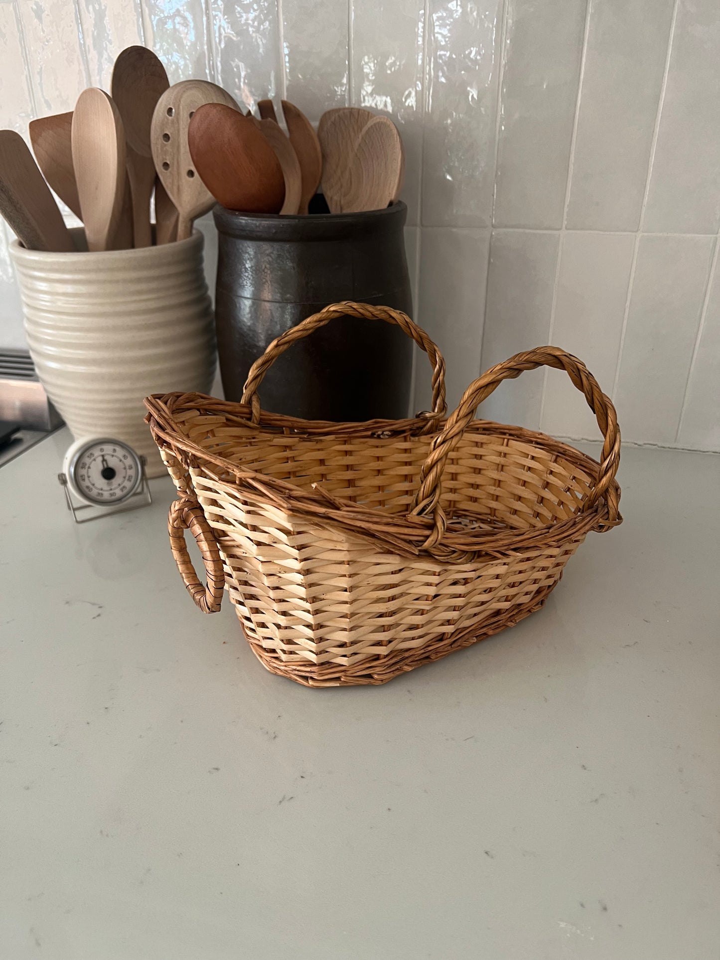 Wine server basket