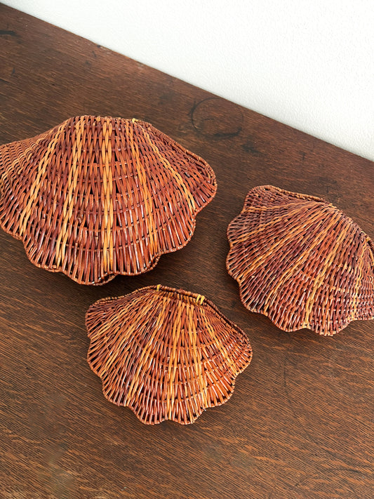 Vintage Wicker Shells with Hinged Opening (3 sizes)