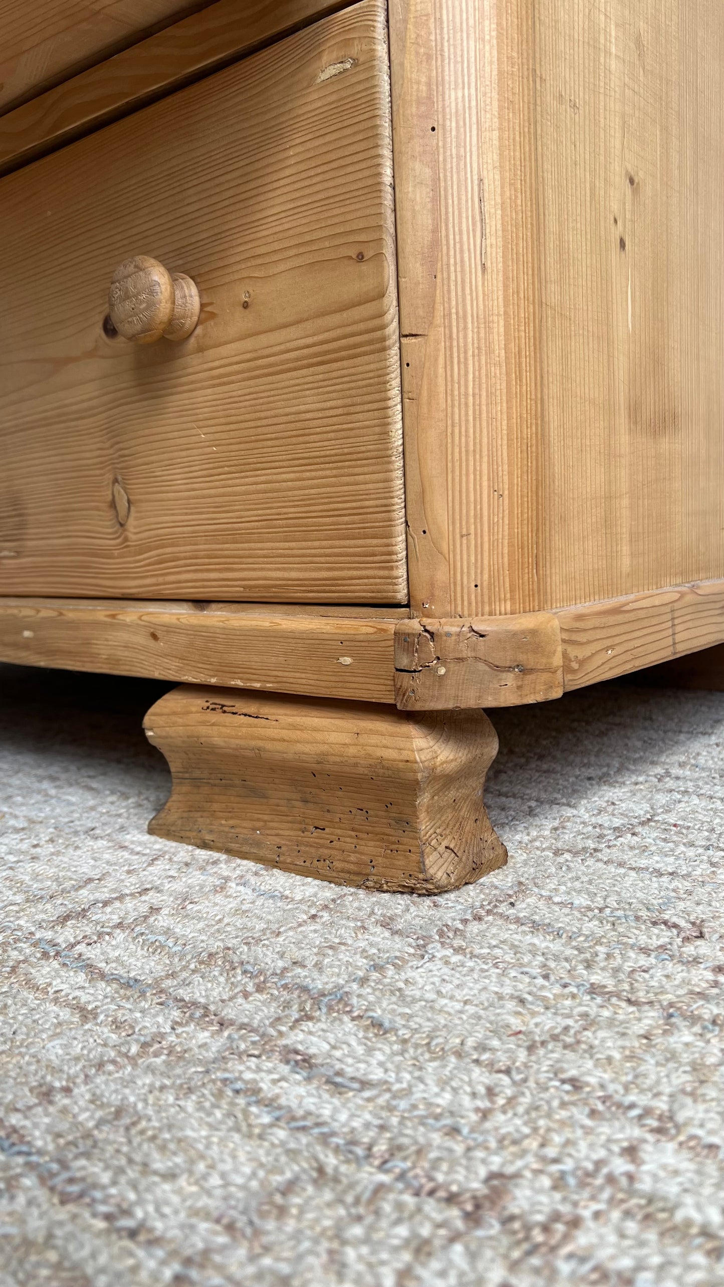 Late Victorian Antique English Chest of Drawers
